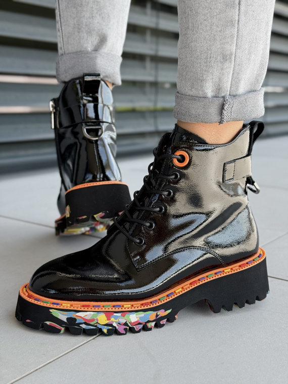 Naturalna skóra, wyjątkowy design – botki, które pokochasz