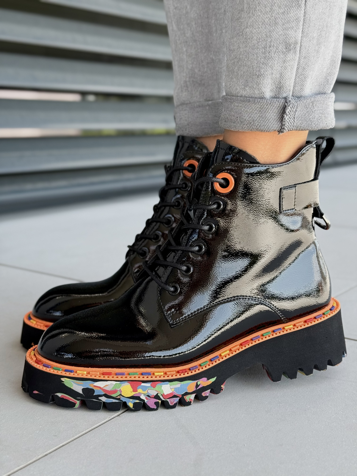 Naturalna skóra, wyjątkowy design – botki, które pokochasz