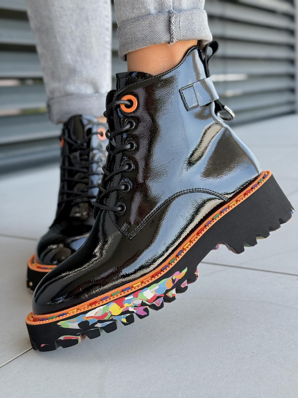 Naturalna skóra, wyjątkowy design – botki, które pokochasz