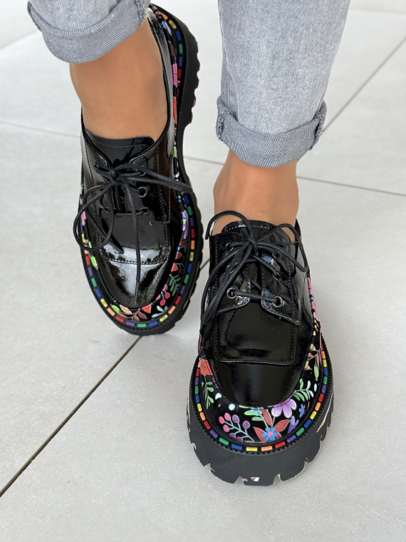 Ekskluzywne traperki skórzane z kwiatowym akcentem