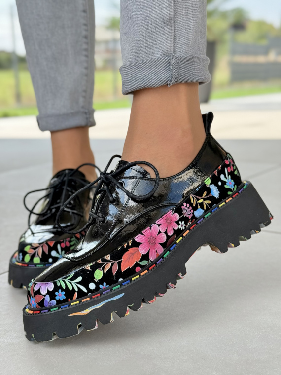 Ekskluzywne traperki skórzane z kwiatowym akcentem