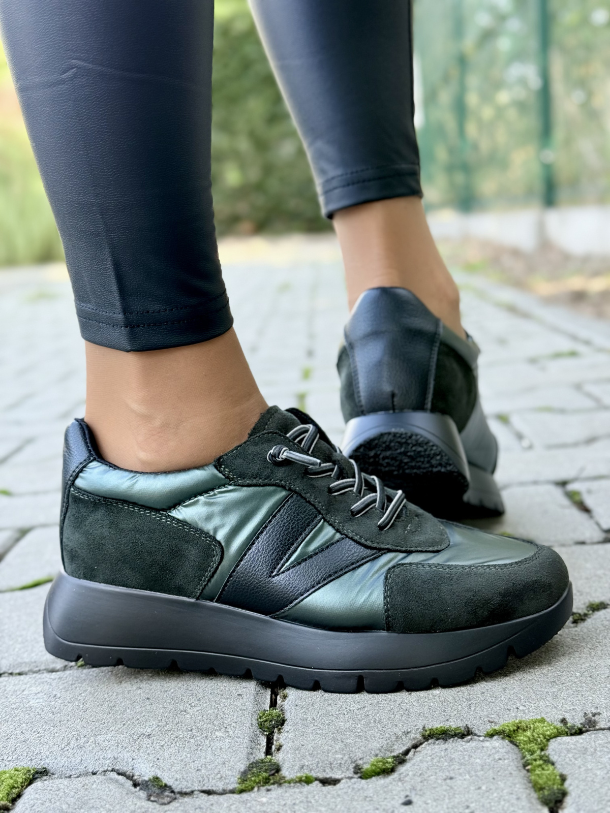 Sneakersy damskie – styl i wygoda na co dzień