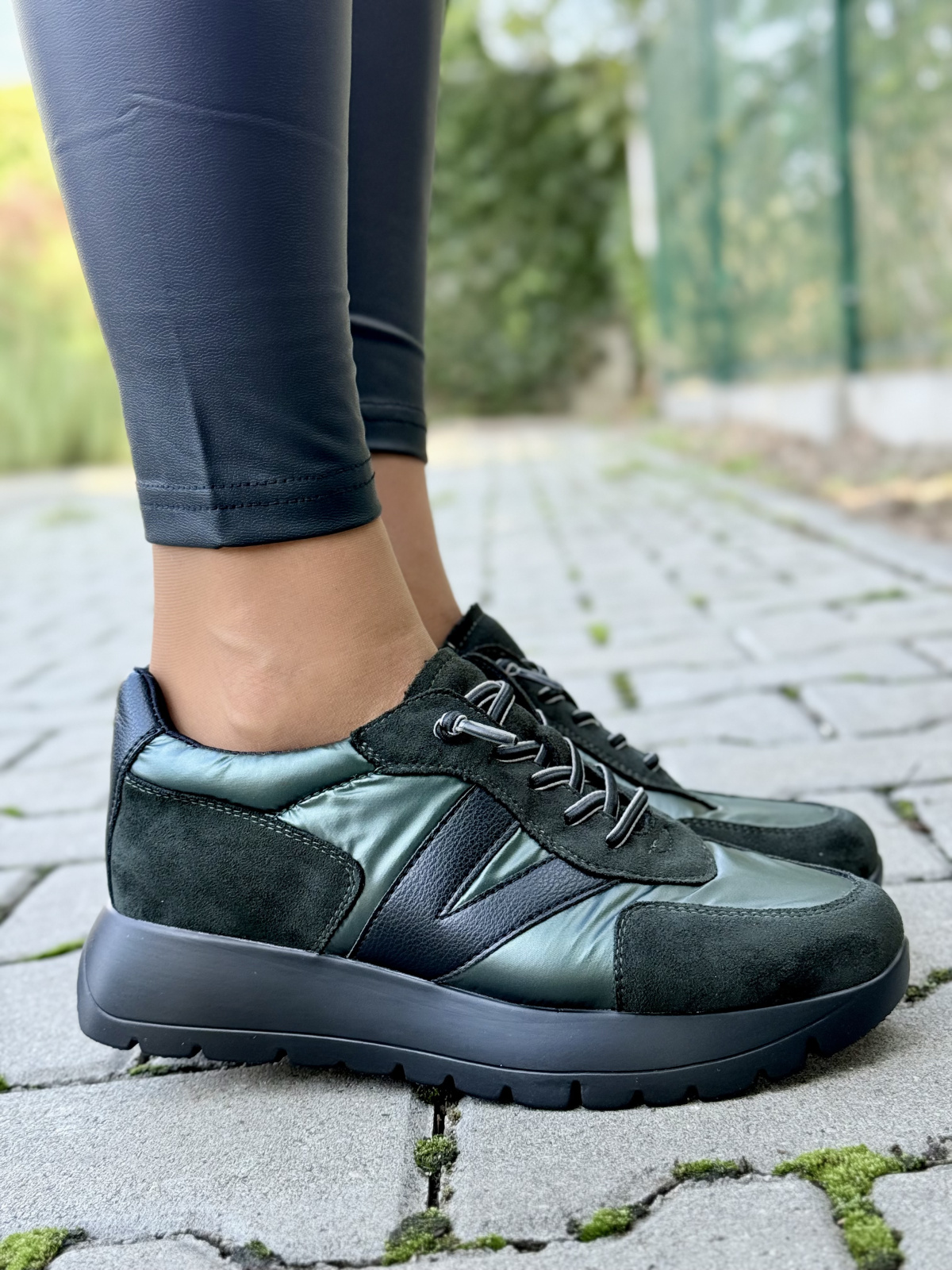 Sneakersy damskie – styl i wygoda na co dzień
