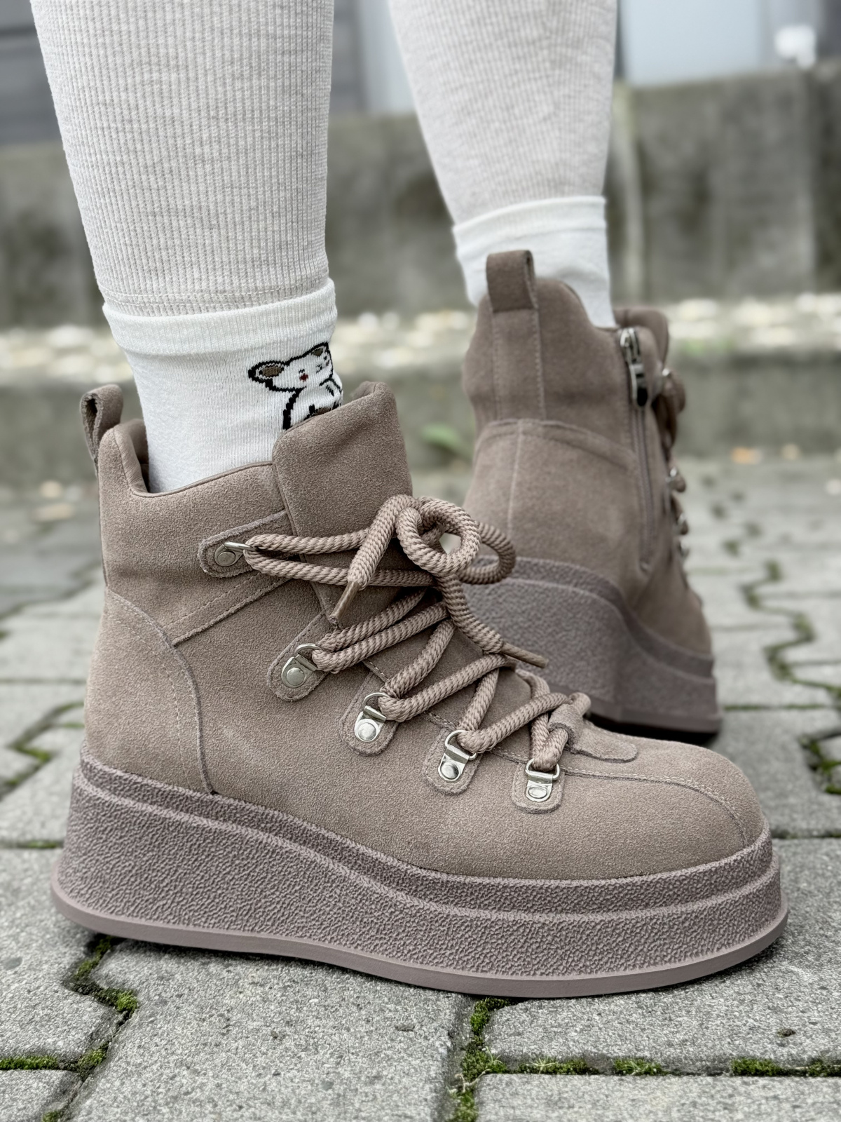 Śniegowce z Naturalnej Skóry – Komfort i Styl na Zimę