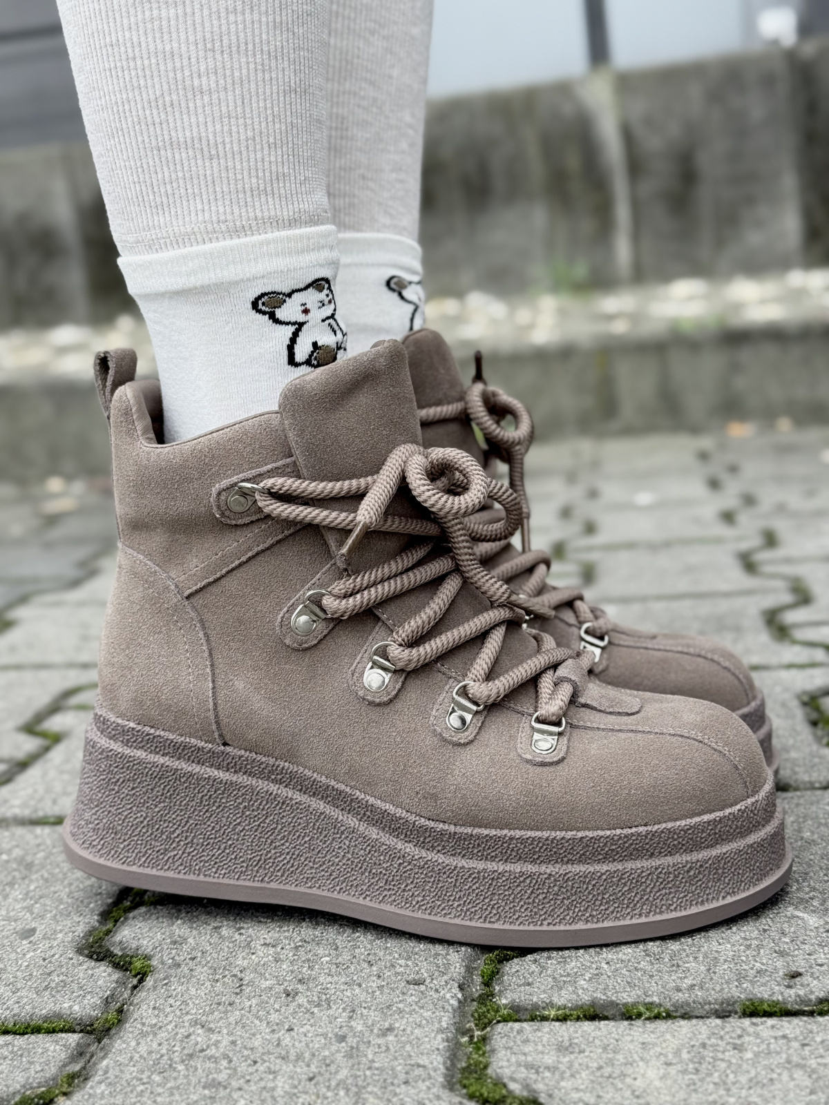 Śniegowce z Naturalnej Skóry – Komfort i Styl na Zimę