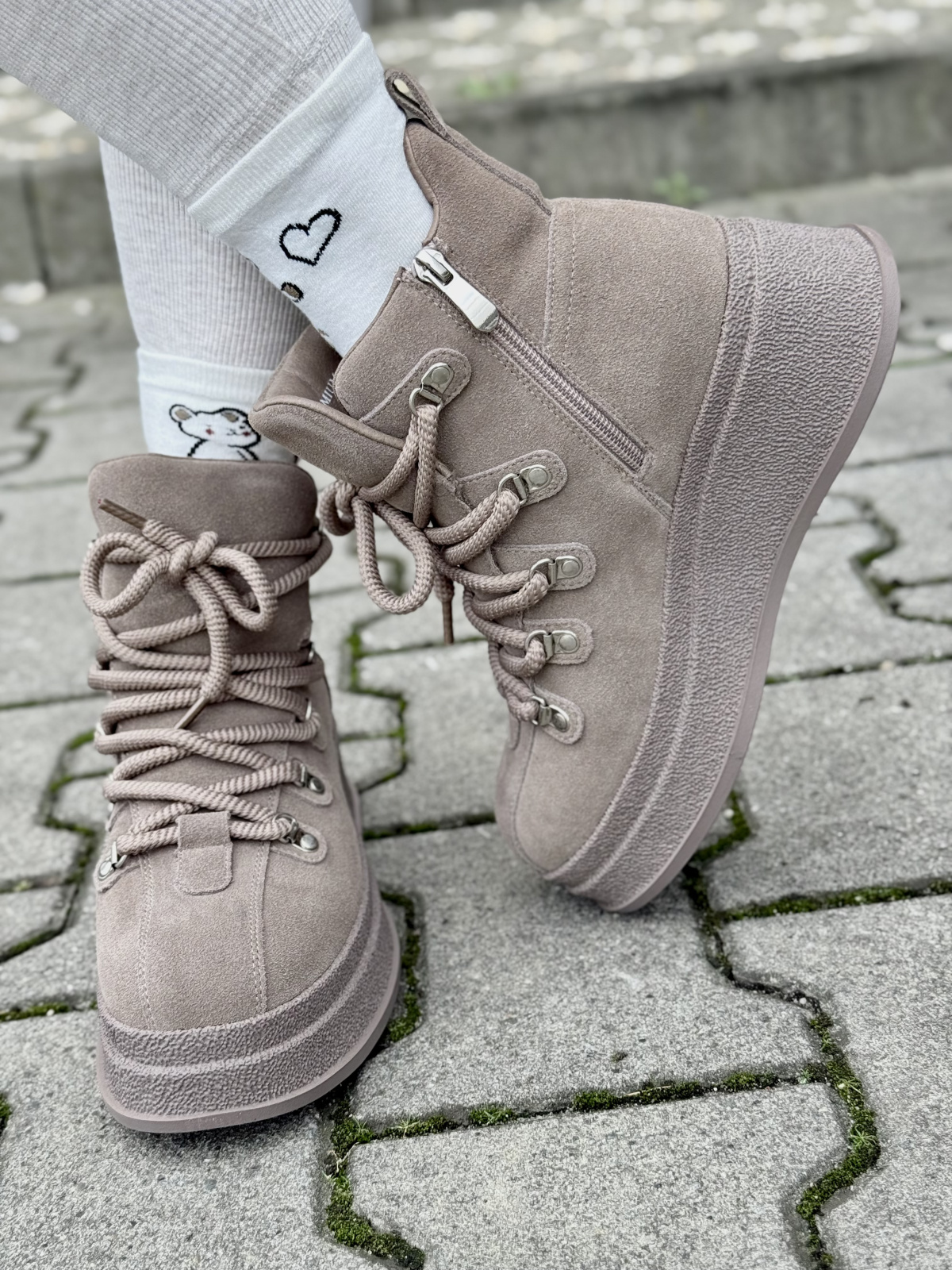 Śniegowce z Naturalnej Skóry – Komfort i Styl na Zimę