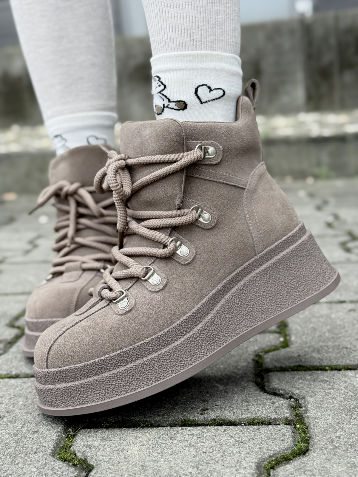 Śniegowce z Naturalnej Skóry – Komfort i Styl na Zimę