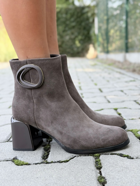 Botki OLEKSY z naturalnej skóry – elegancja i komfort na każdy dzień