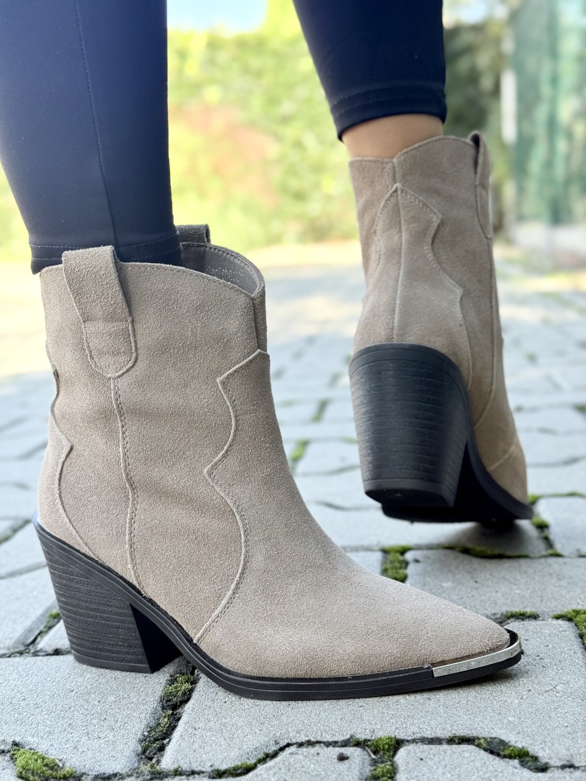 Kowbojki z Naturalnej Skóry – Styl i Komfort w Jednym