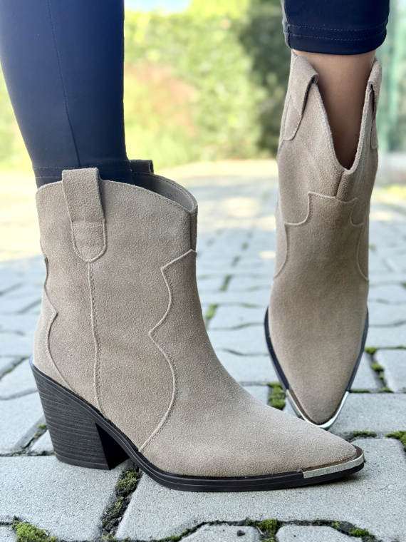 Kowbojki z Naturalnej Skóry – Styl i Komfort w Jednym