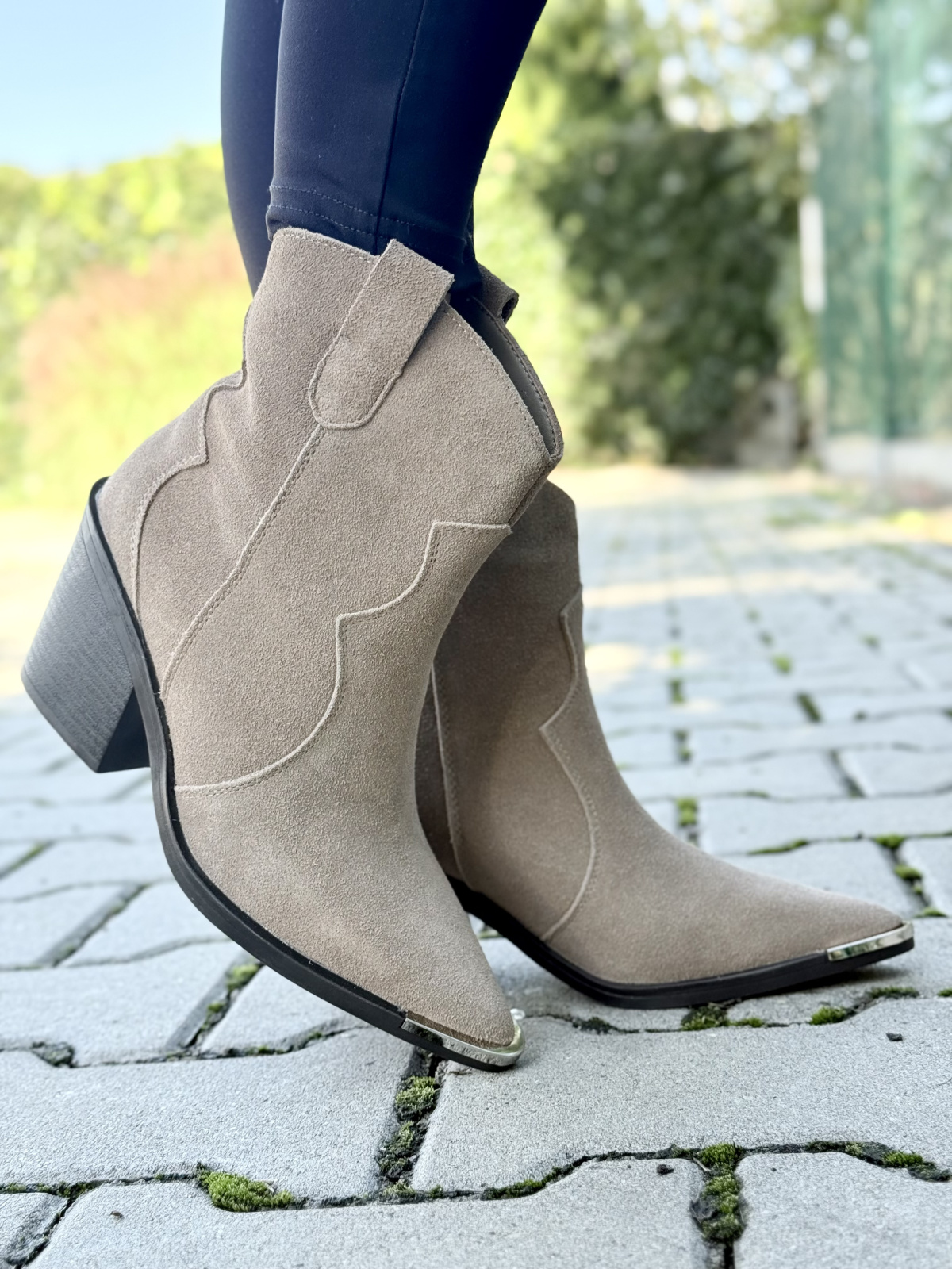 Kowbojki z Naturalnej Skóry – Styl i Komfort w Jednym