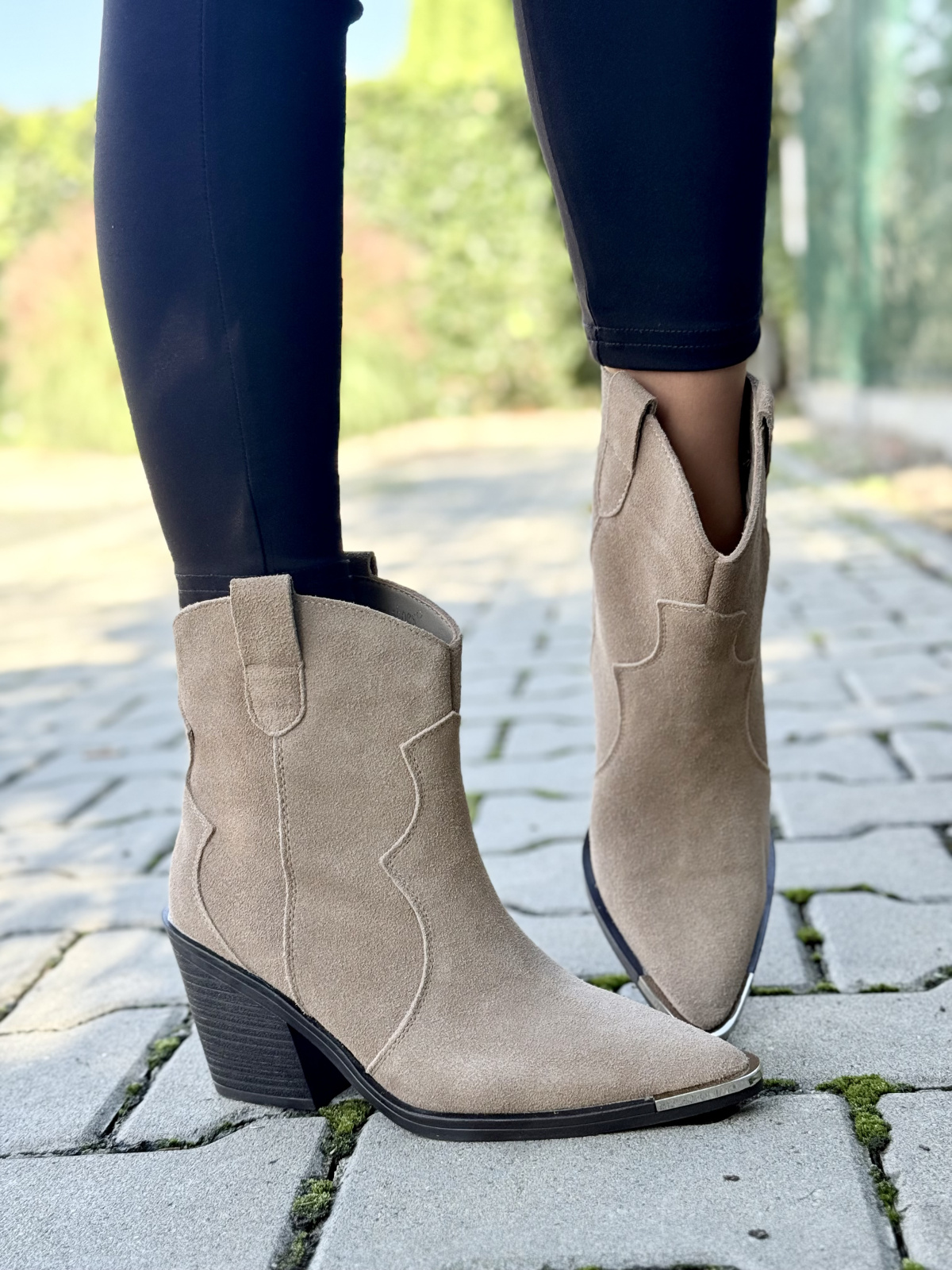 Kowbojki z Naturalnej Skóry – Styl i Komfort w Jednym