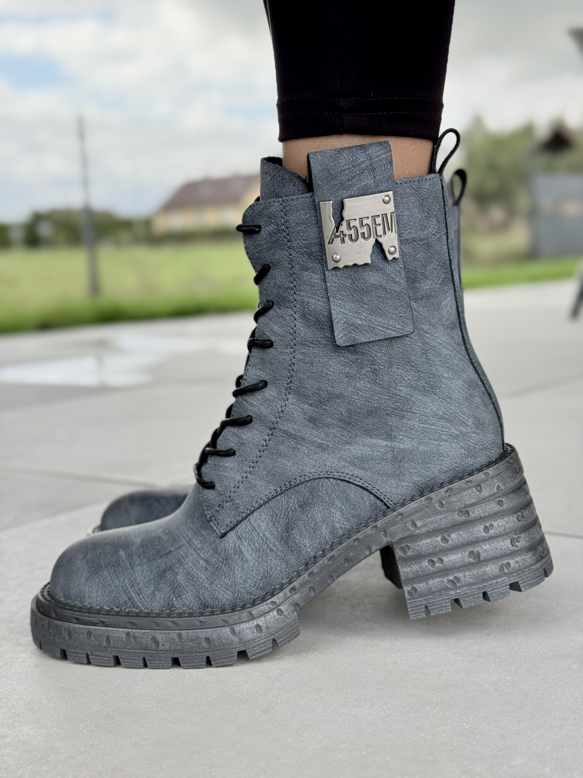 Trapery z Naturalnej Skóry – Styl i Komfort na Lata