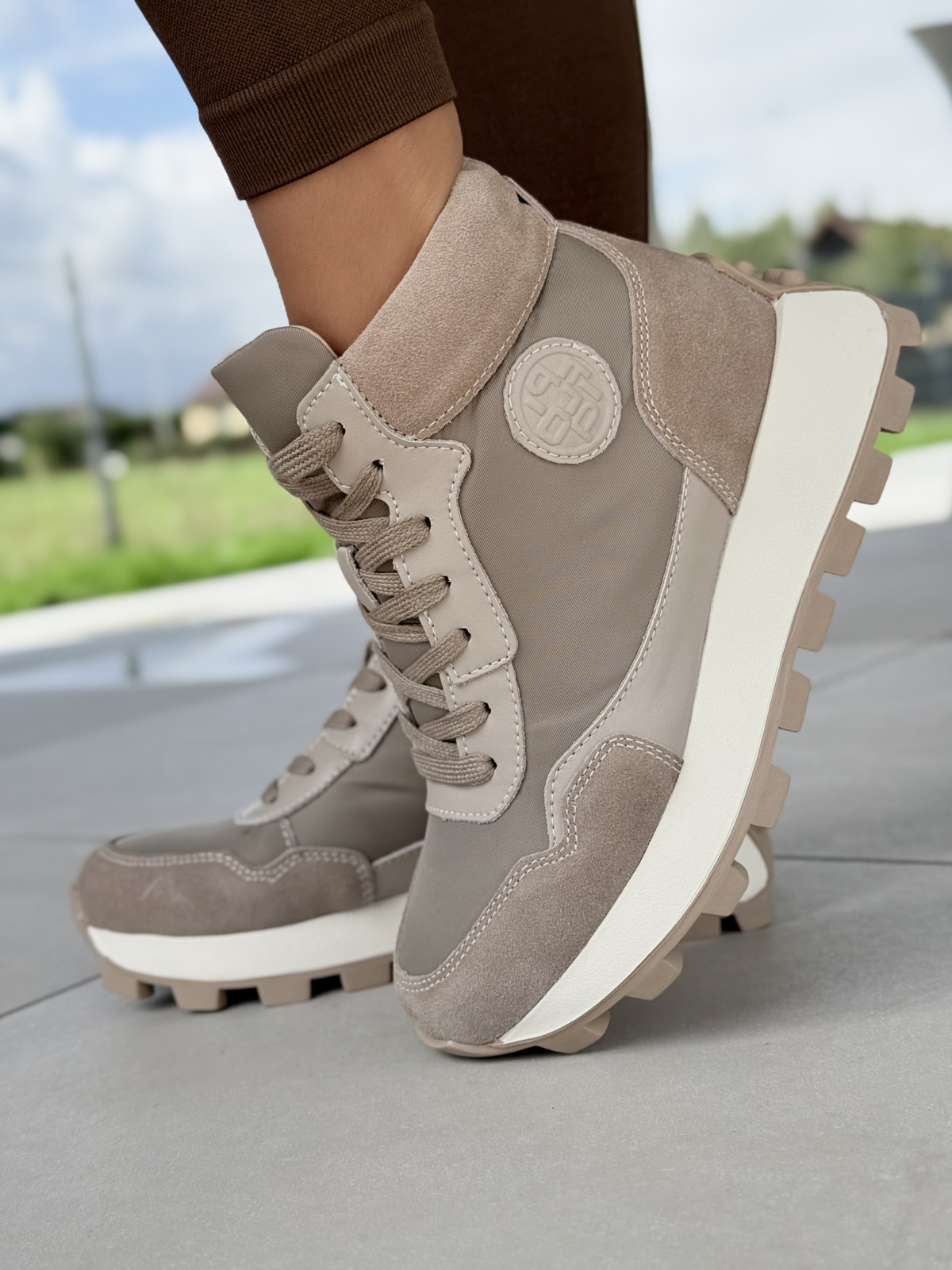 Sneakersy z Naturalnej Skóry – Styl, Jakość, Wygoda