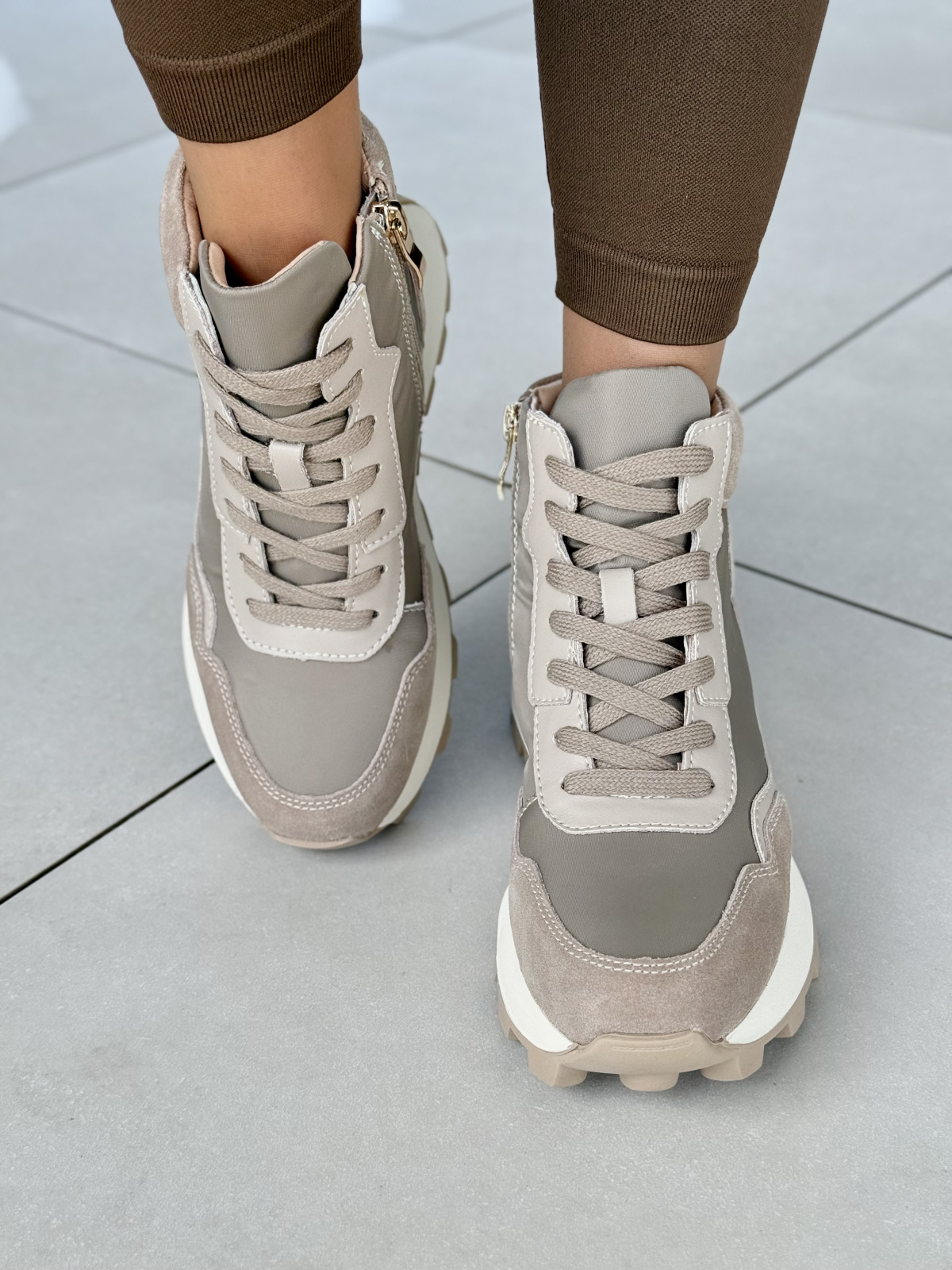 Sneakersy z Naturalnej Skóry – Styl, Jakość, Wygoda