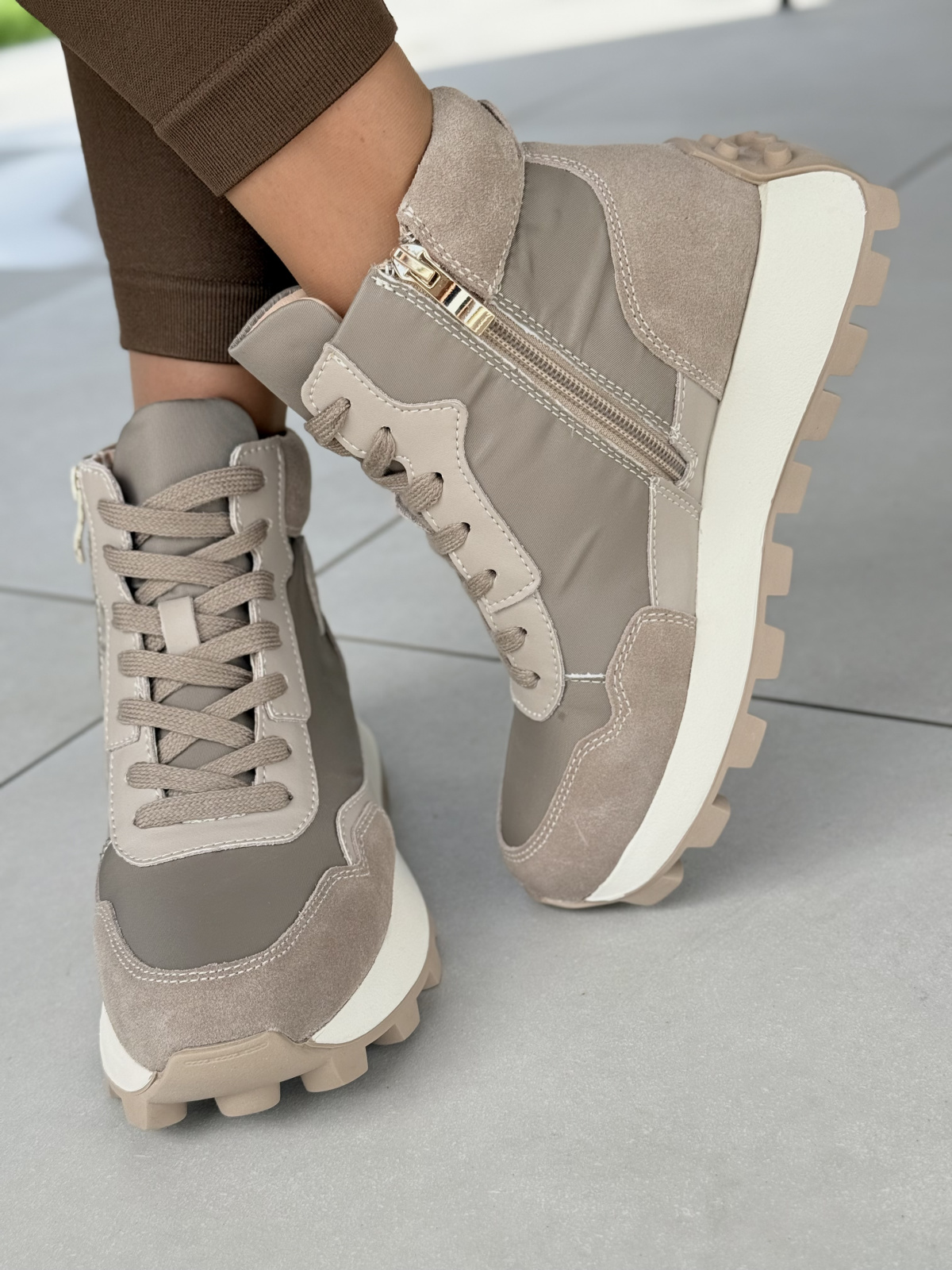 Sneakersy z Naturalnej Skóry – Styl, Jakość, Wygoda