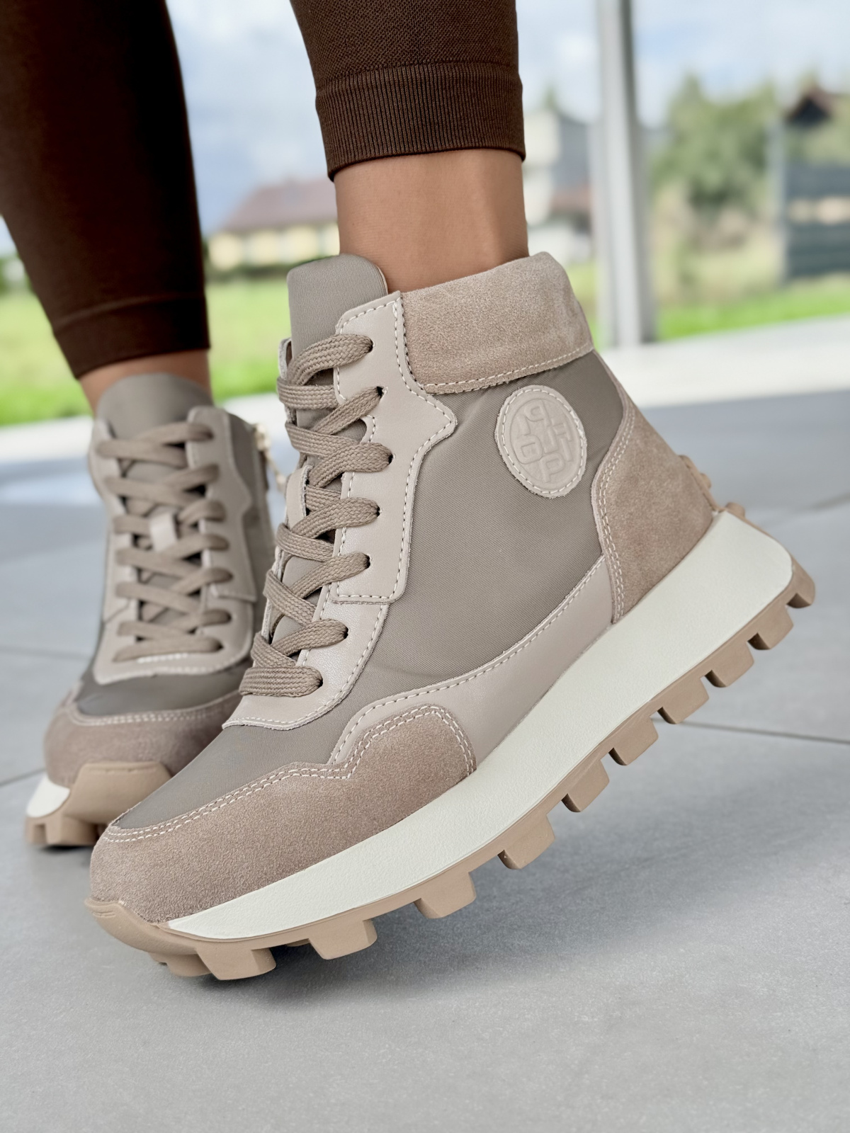 Sneakersy z Naturalnej Skóry – Styl, Jakość, Wygoda