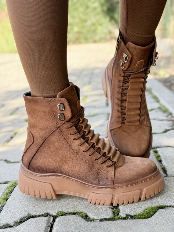 Botki OLEKSY z naturalnej skóry – styl, który trwa