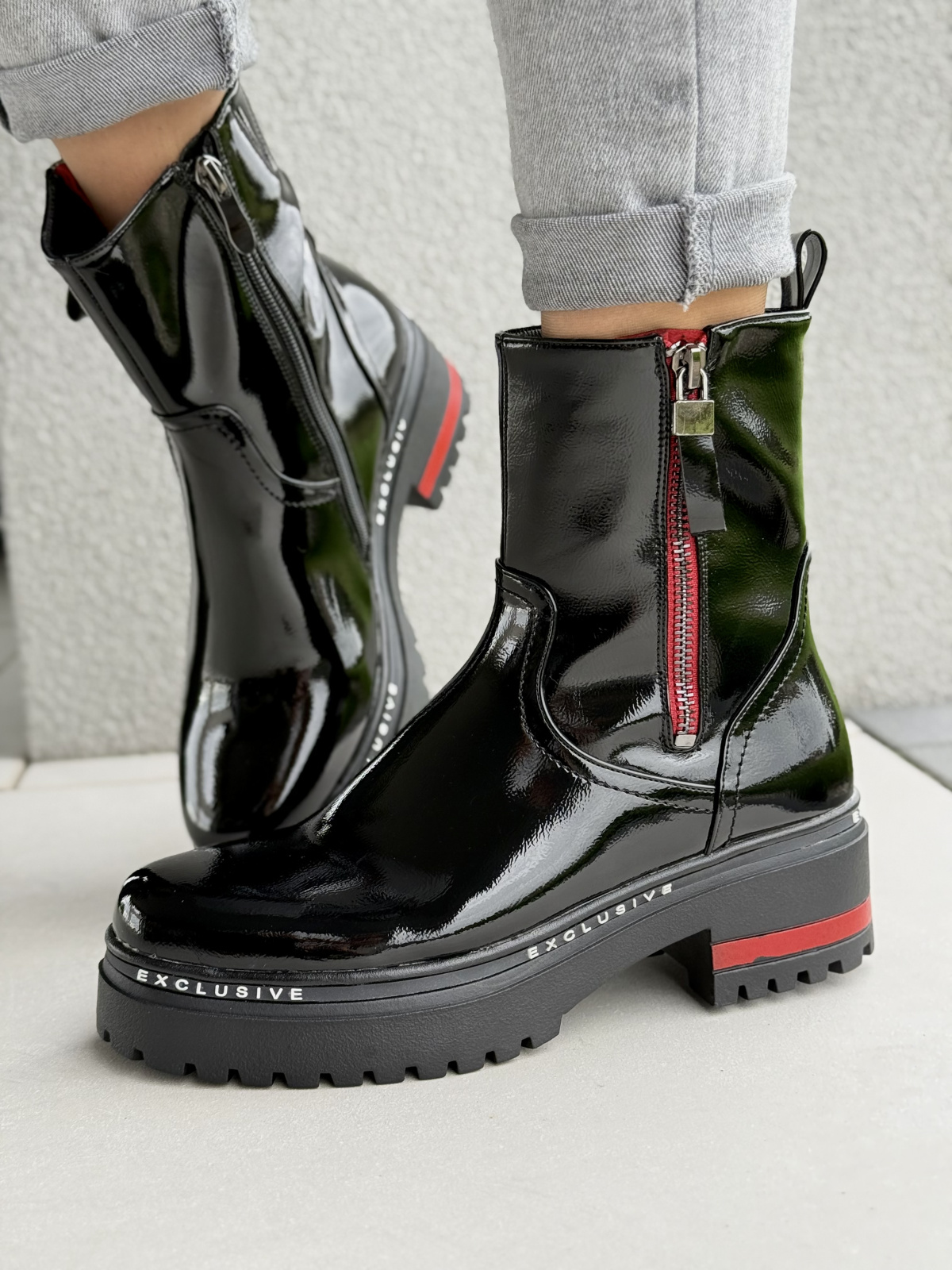 Lakierowane botki damskie