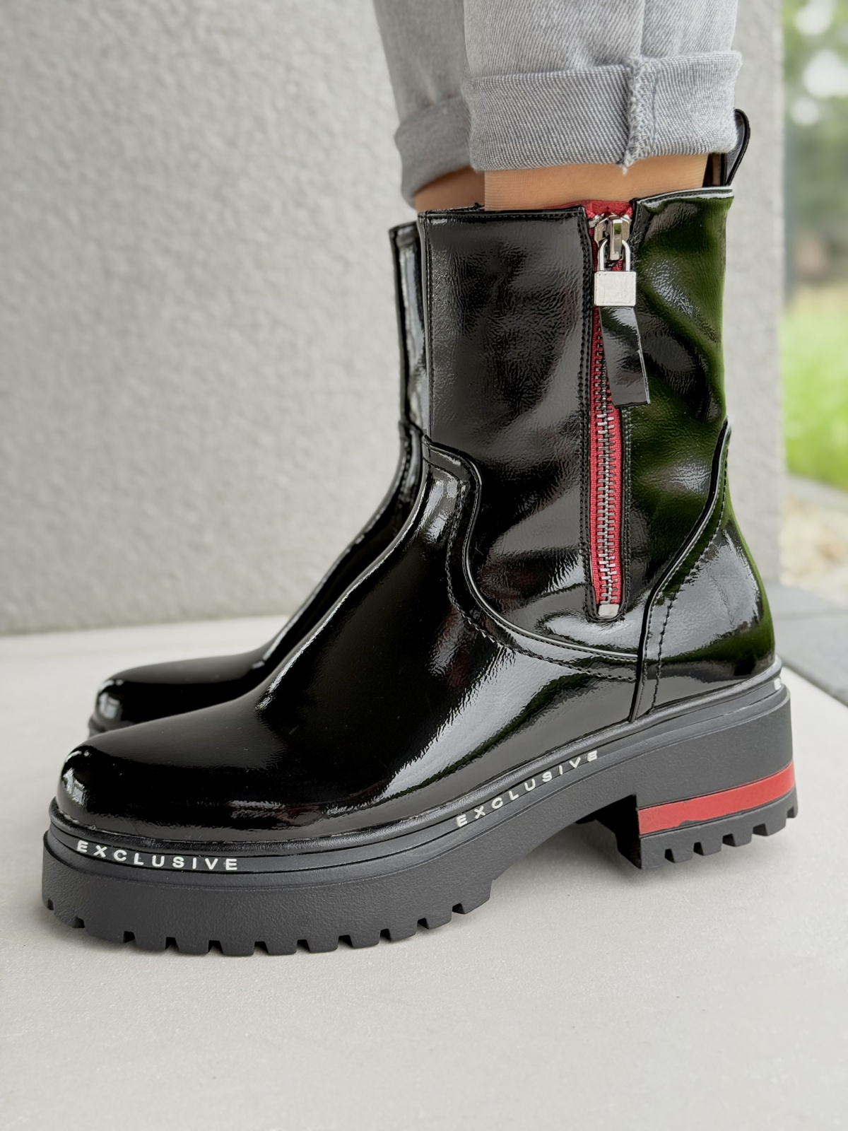 Lakierowane botki damskie