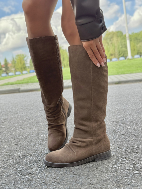 Kozaki z naturalnej skóry – elegancja i wygoda w jednym