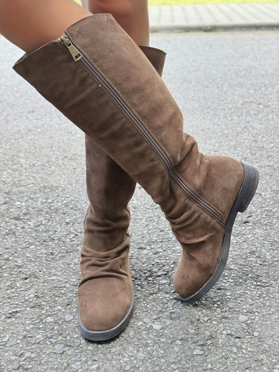 Kozaki z naturalnej skóry – elegancja i wygoda w jednym