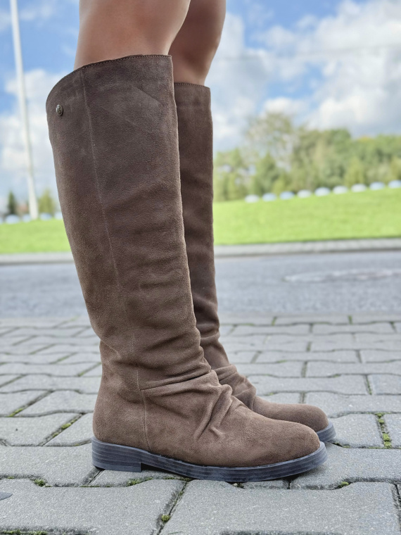 Kozaki z naturalnej skóry – elegancja i wygoda w jednym