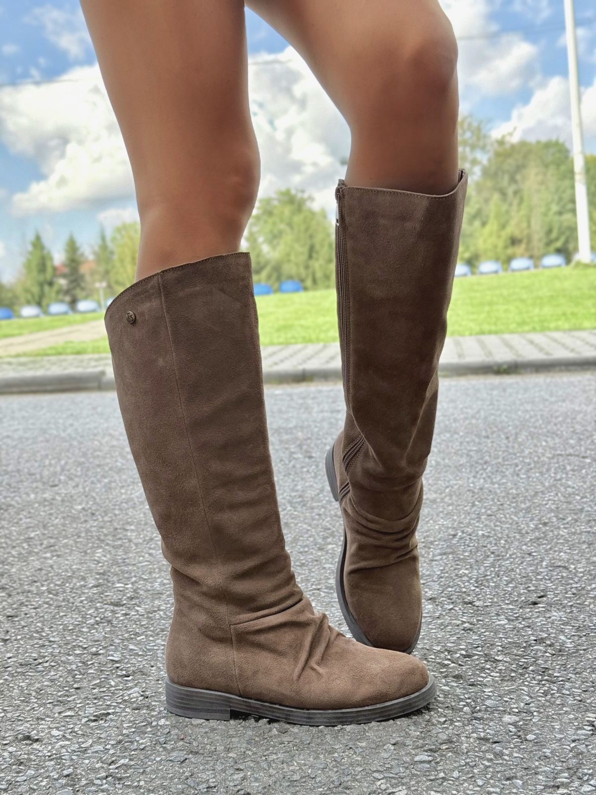 Kozaki z naturalnej skóry – elegancja i wygoda w jednym