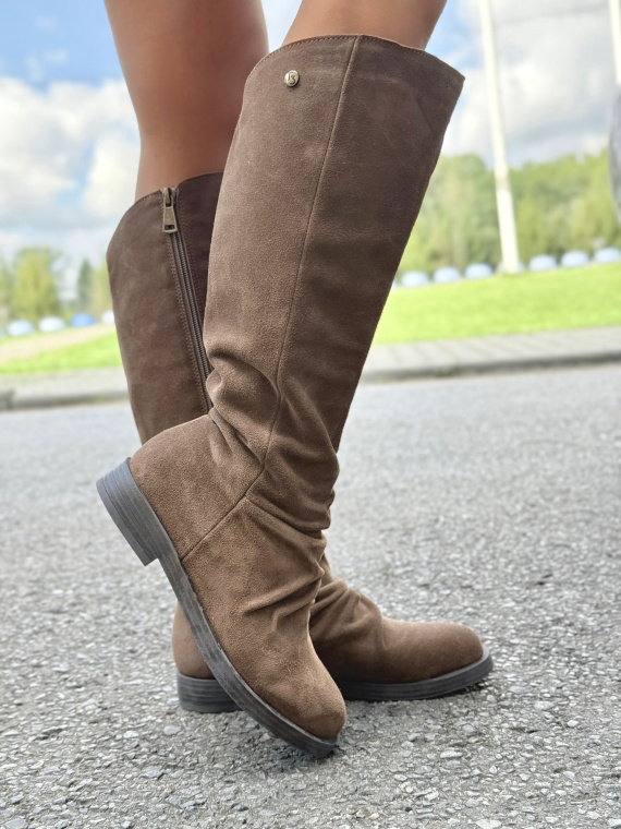 Kozaki z naturalnej skóry – elegancja i wygoda w jednym