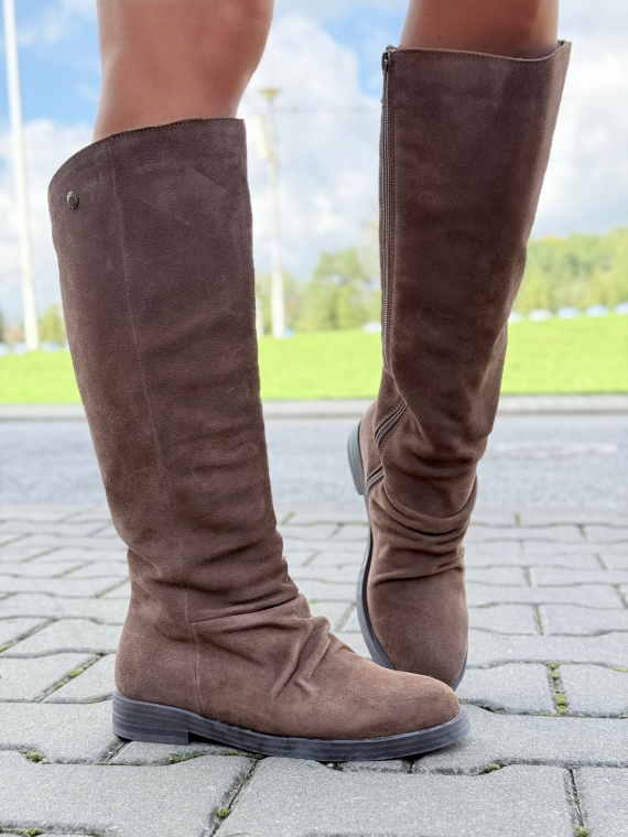 Kozaki z naturalnej skóry – elegancja i wygoda w jednym