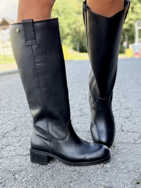 Eleganckie kozaki damskie ze skóry naturalnej – komfort i styl na lata