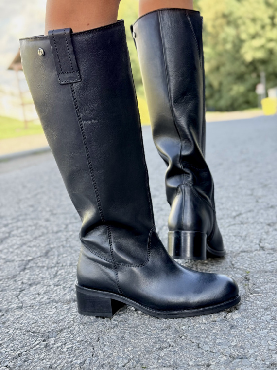 Eleganckie kozaki damskie ze skóry naturalnej – komfort i styl na lata