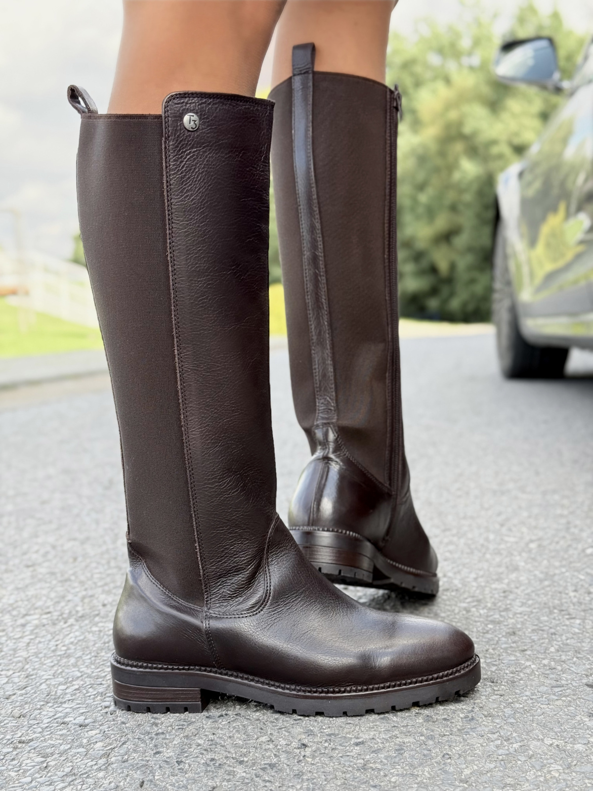 Kozaki z naturalnej skóry – elegancja i wygoda na lata