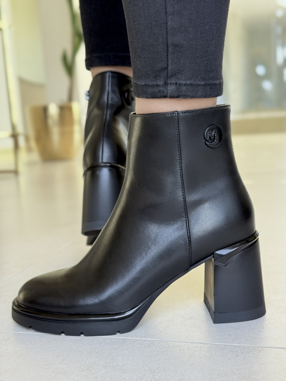 Eleganckie botki ze skóry naturalnej – styl i wygoda na co dzień