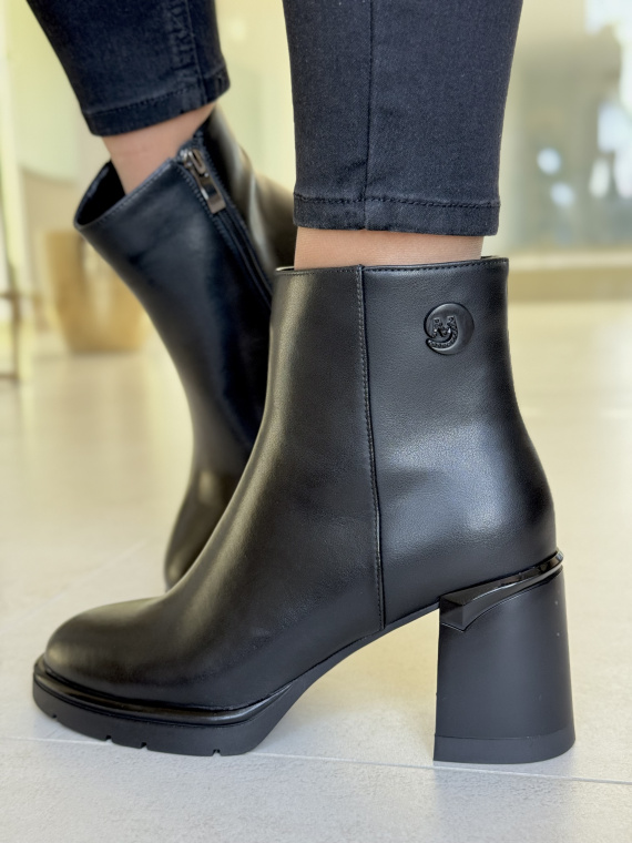 Eleganckie botki ze skóry naturalnej – styl i wygoda na co dzień