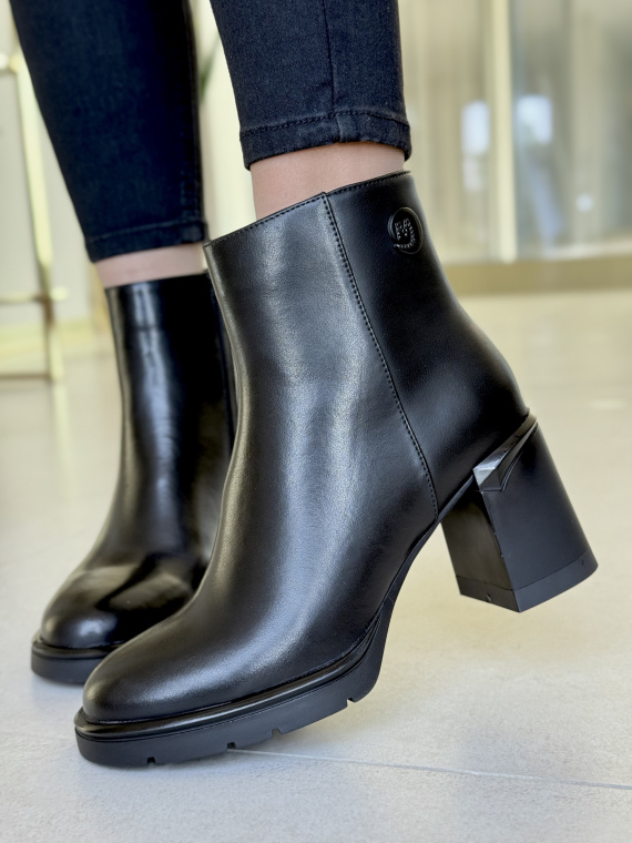 Eleganckie botki ze skóry naturalnej – styl i wygoda na co dzień