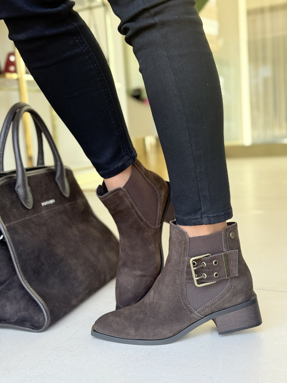 Brązowe botki damskie ze skóry naturalnej – styl i wygoda na co dzień