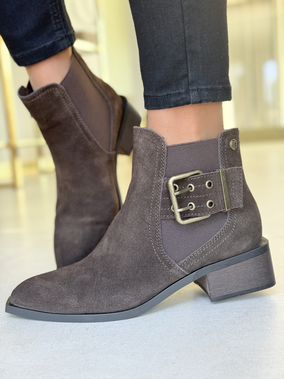 Brązowe botki damskie ze skóry naturalnej – styl i wygoda na co dzień