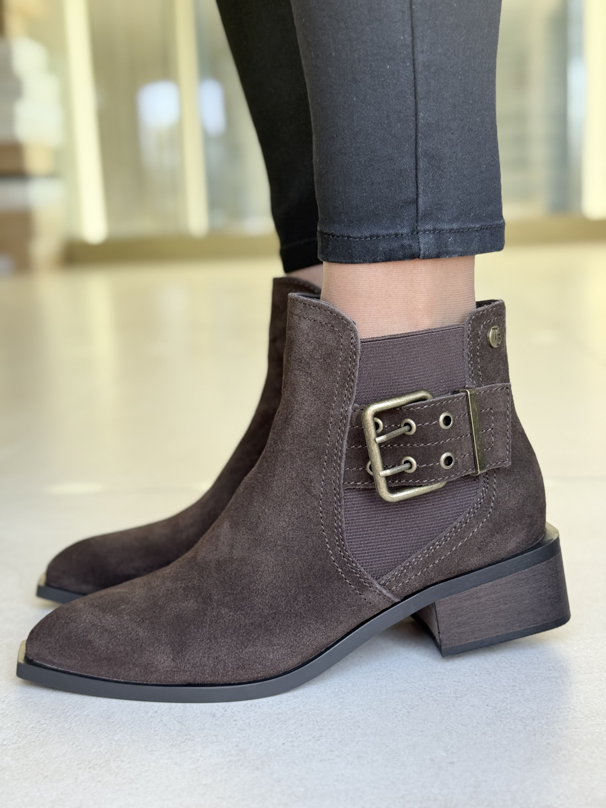 Brązowe botki damskie ze skóry naturalnej – styl i wygoda na co dzień