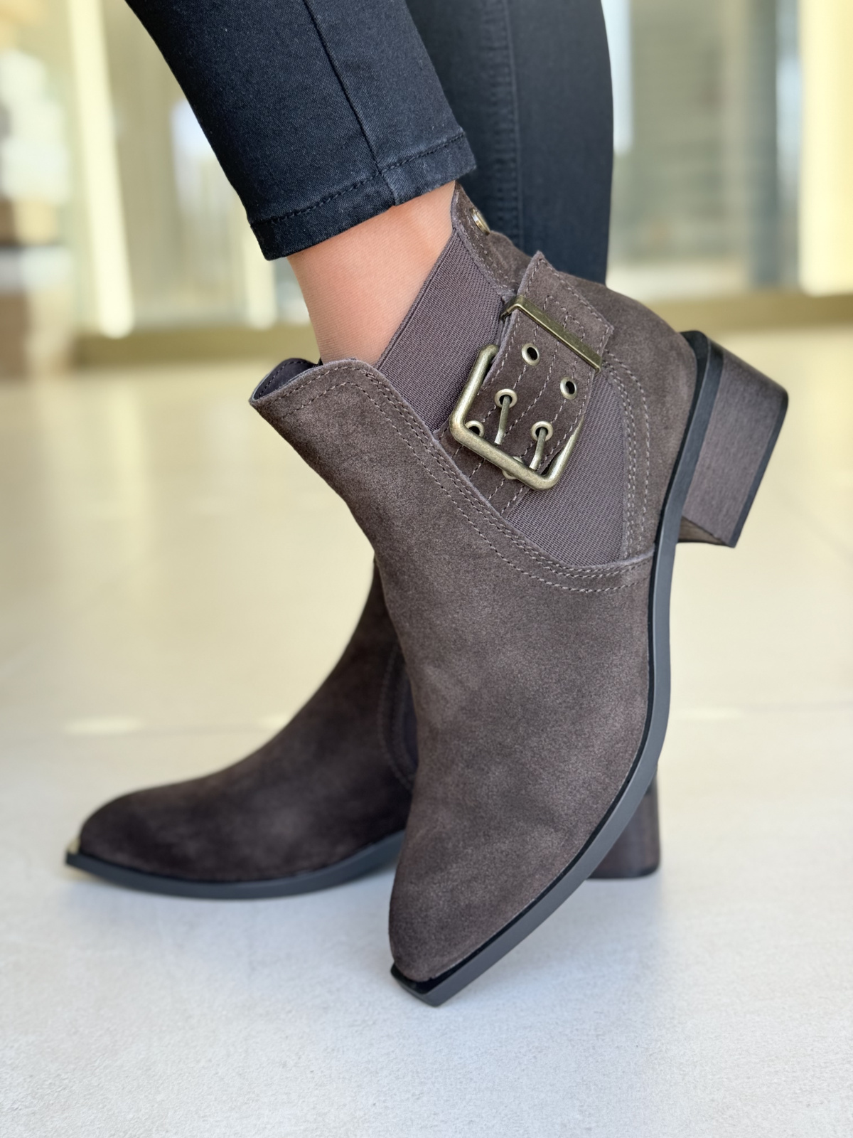 Brązowe botki damskie ze skóry naturalnej – styl i wygoda na co dzień