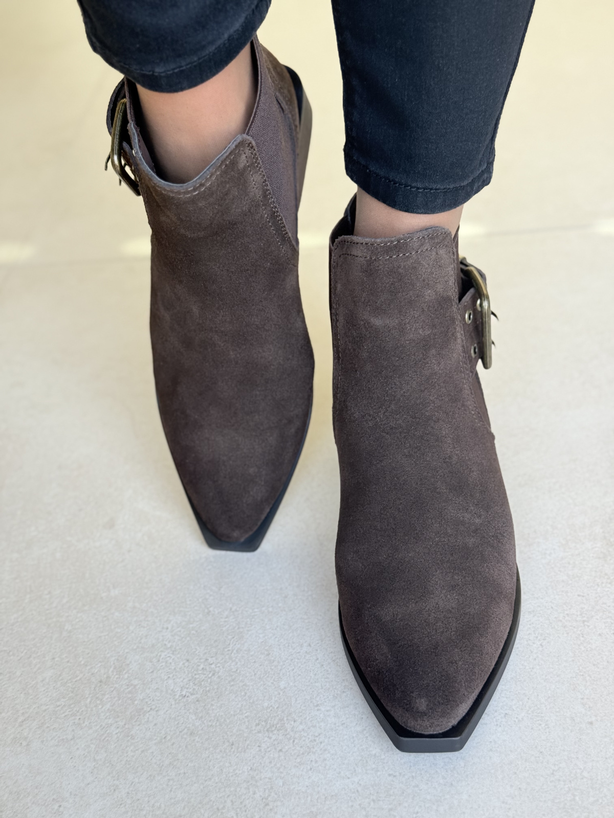 Brązowe botki damskie ze skóry naturalnej – styl i wygoda na co dzień