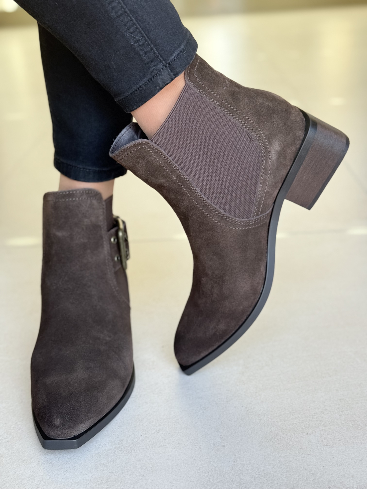 Brązowe botki damskie ze skóry naturalnej – styl i wygoda na co dzień