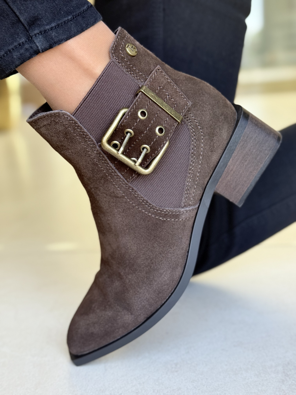 Brązowe botki damskie ze skóry naturalnej – styl i wygoda na co dzień