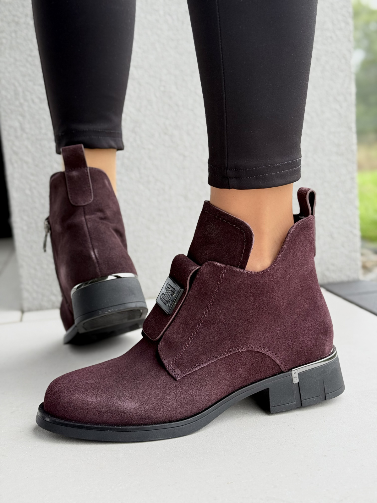 Eleganckie botki damskie ze skóry naturalnej – burgundowa klasyka