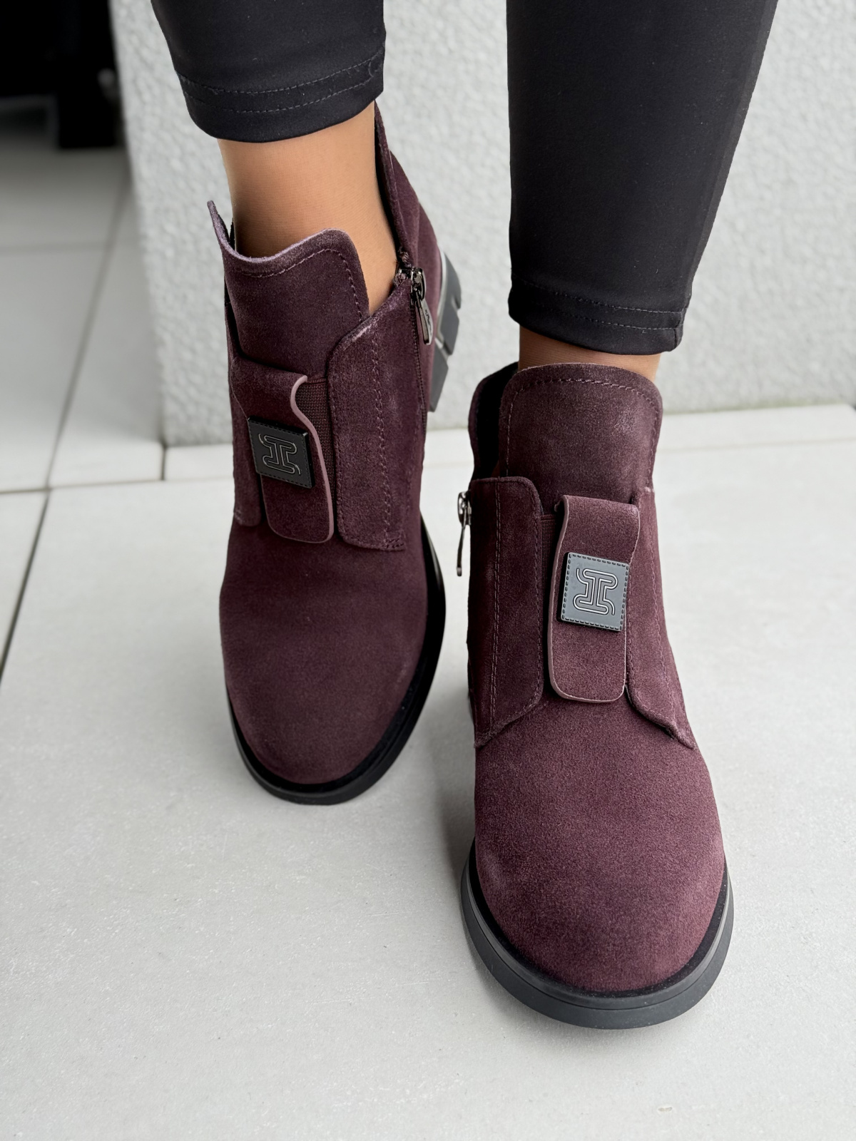 Eleganckie botki damskie ze skóry naturalnej – burgundowa klasyka