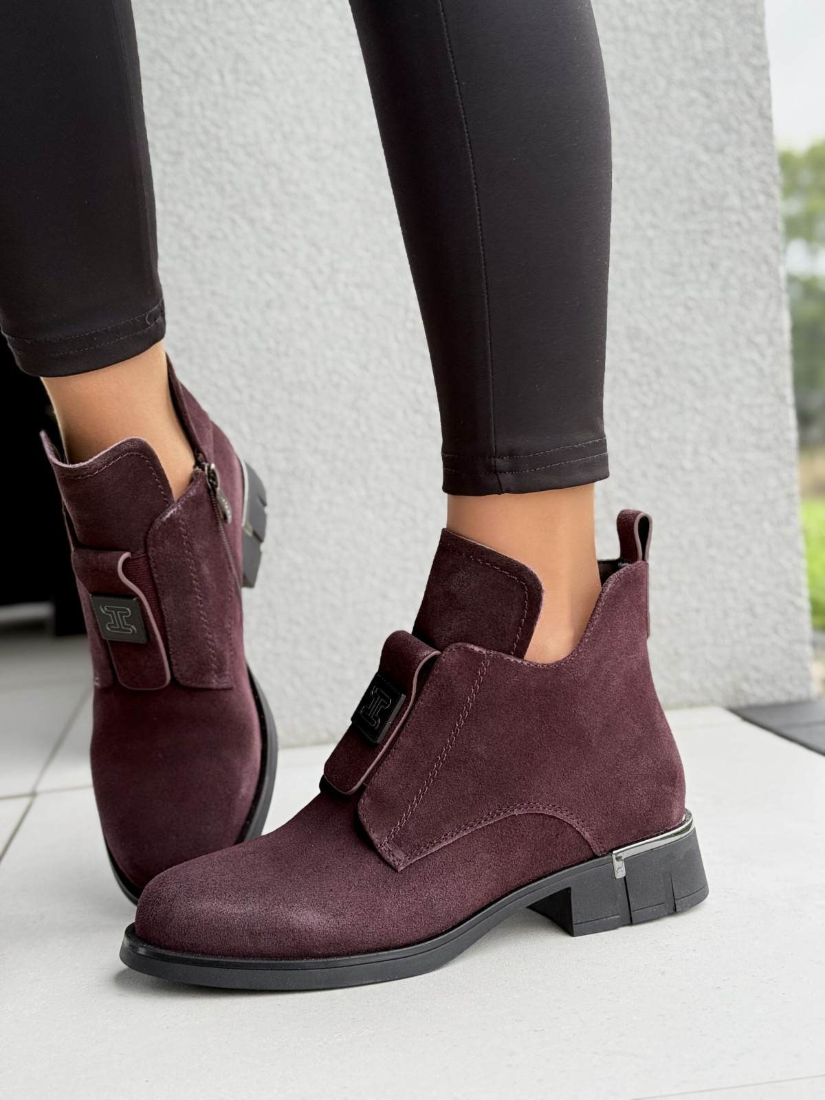 Eleganckie botki damskie ze skóry naturalnej – burgundowa klasyka