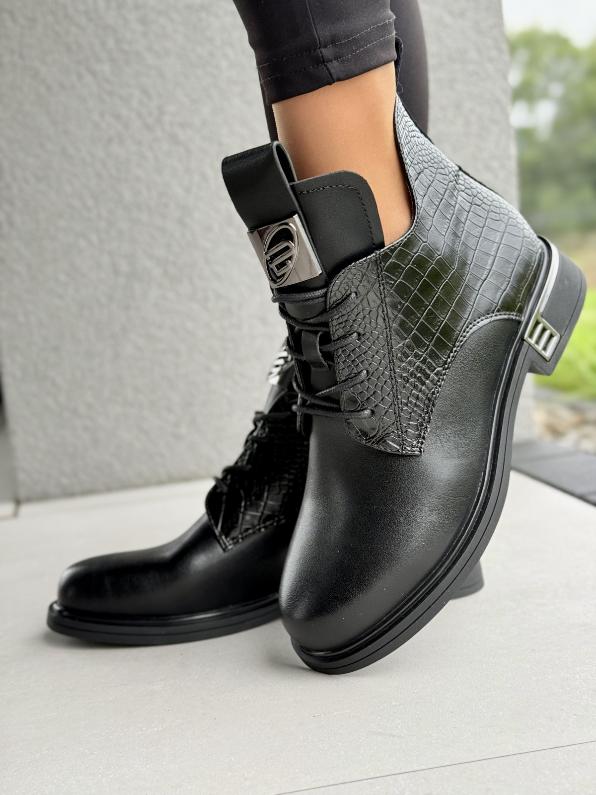 Damskie botki ze skóry naturalnej – elegancja i wygoda na co dzień