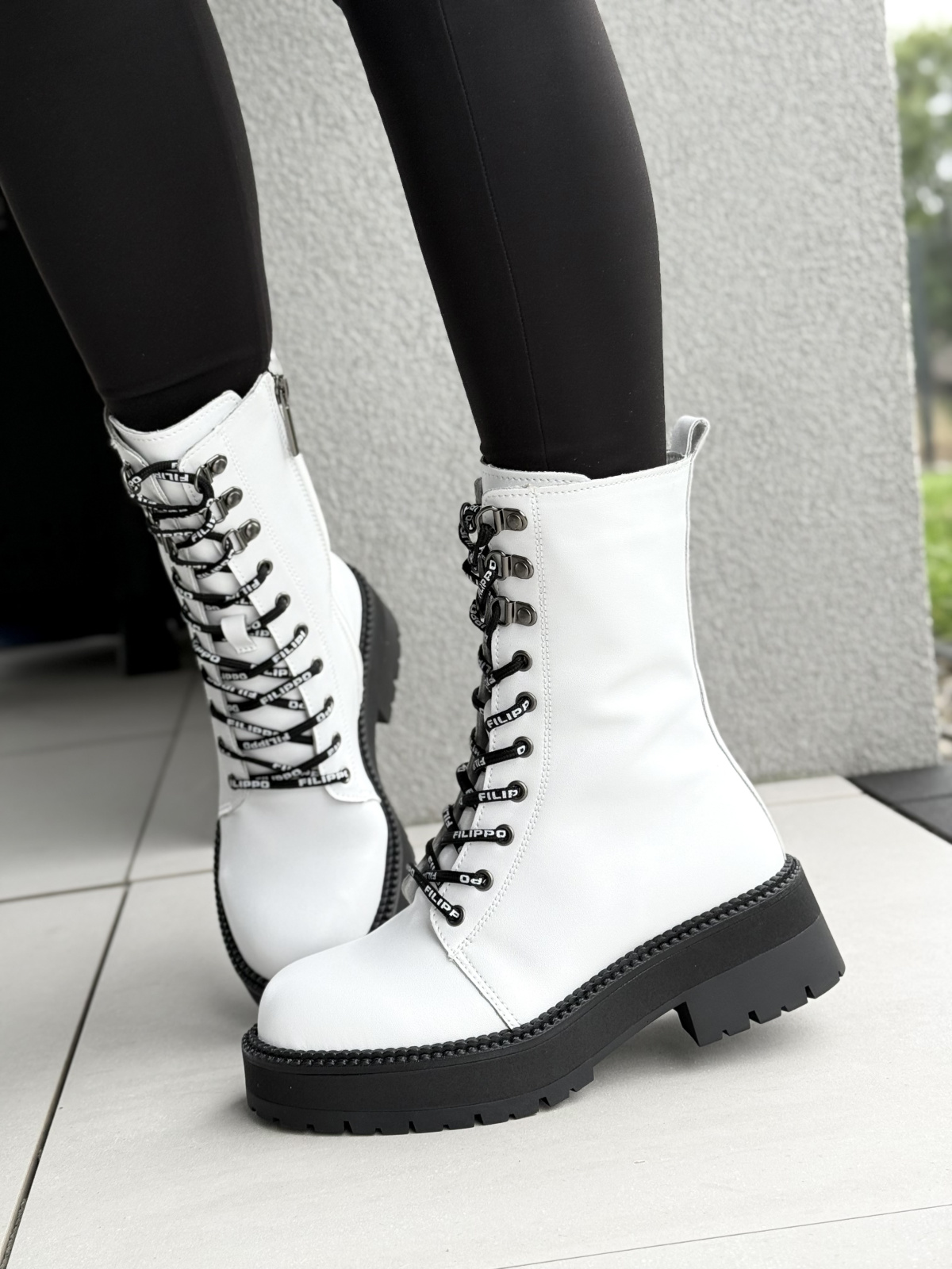 Botki skórzane białe – luksus, który czuć w każdym kroku