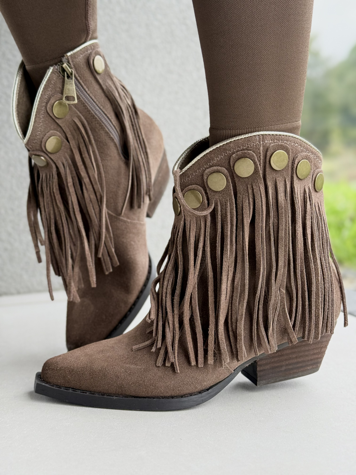 Kowbojki z naturalnej skóry – styl i wygoda na lata