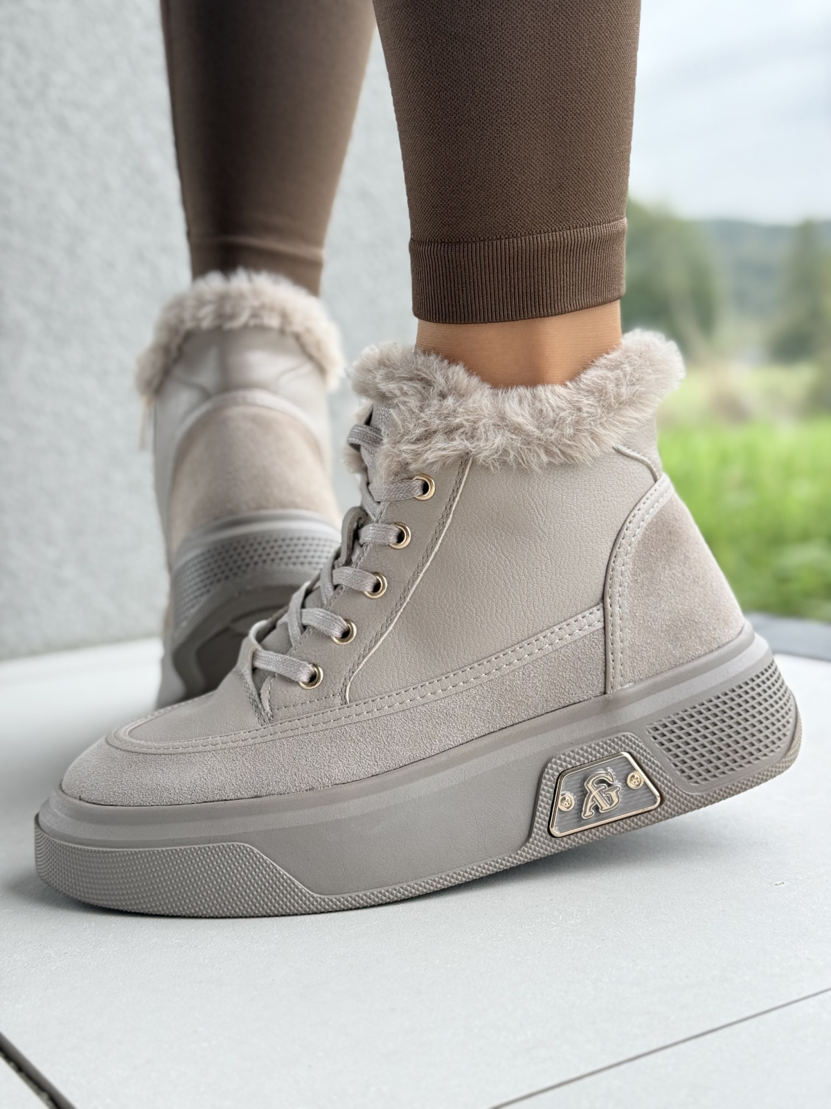 Sneakersy ze skóry naturalnej – komfort i styl w jednym